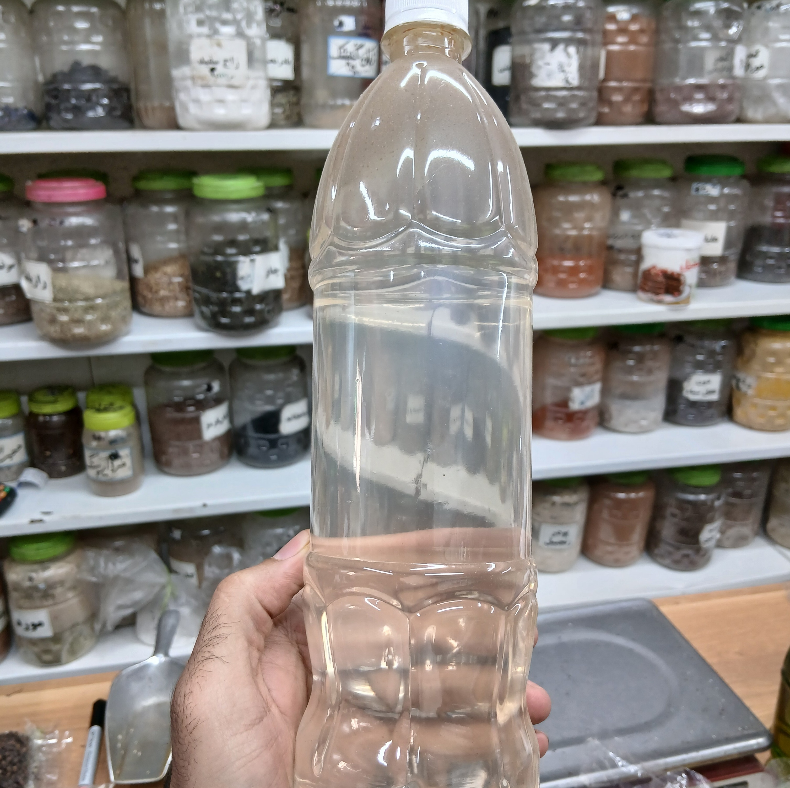 عرق بهار سنتی طبیعی اصل 1.5لیتری
